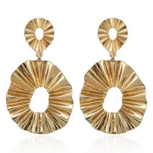 Gold Fluted Fan Drop Earrings!